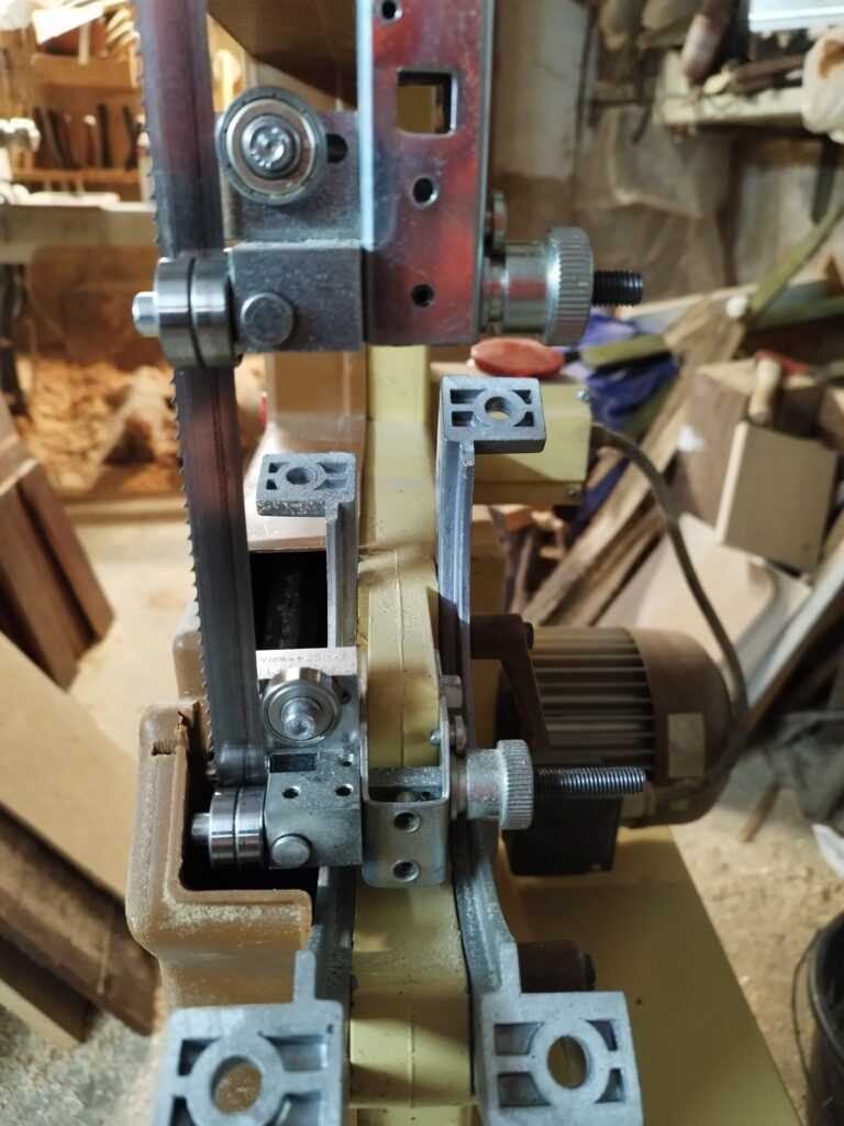 Scheppach HBS 32 Rollenführungen